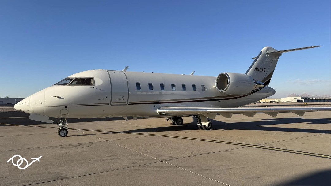 Bombardier Challenger 605, three-quarter view on the ramp